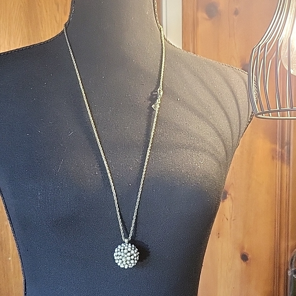 Elegant Silver Pearl Pendant Necklace‎